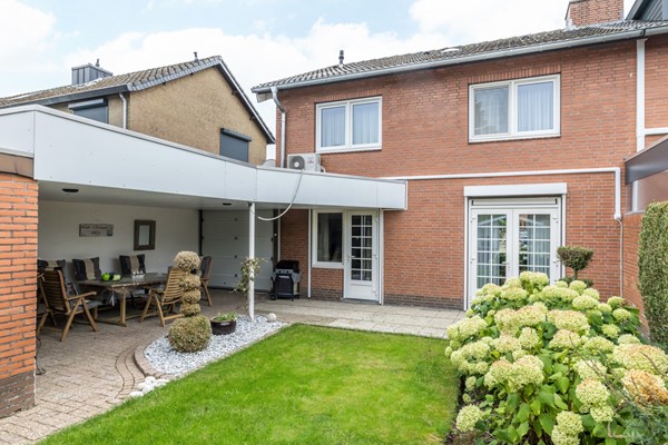 Foto - Te koop: Ruime goed onderhouden geschakelde 2 onder 1 kap woning in Bocholtz